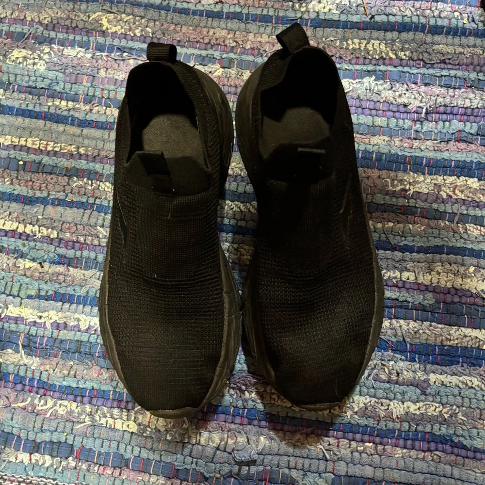 Free w/ $20 Purchase / 8W Avia Black Slip-On Sneakers - Picture 1 of 7